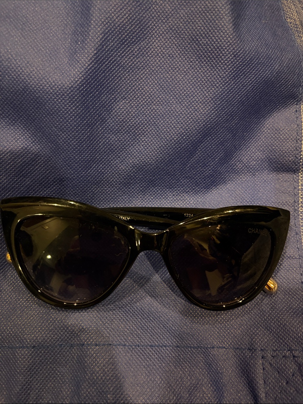 Black Cat-Eye Sunglasses - Designer Style